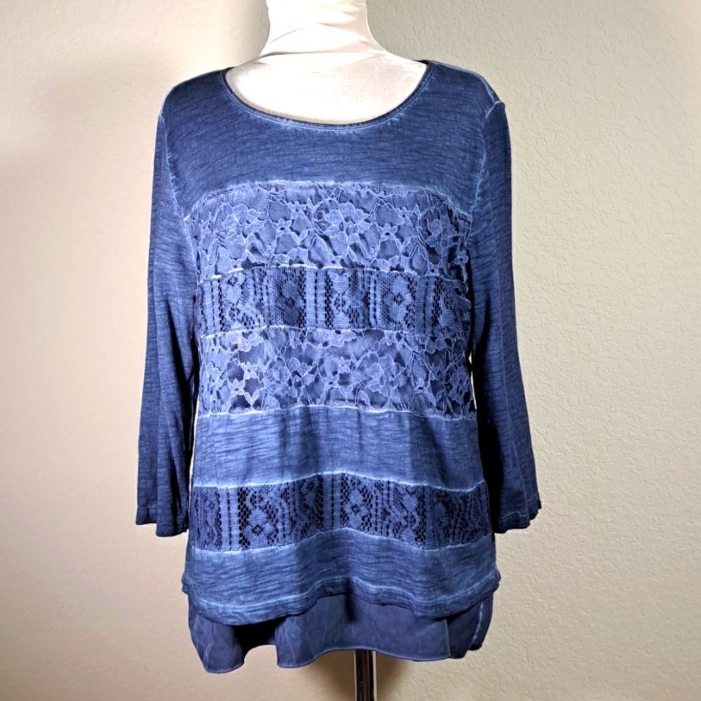 Chico’s Top Size L Blue Lace Overlay Lined Distressed 3/4 Sleeve Scoop Denim